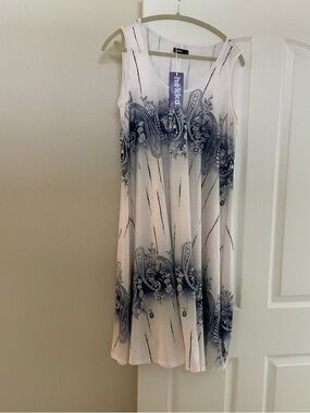 Bekka White & Navy Sleeveless Paisley Midi Dress